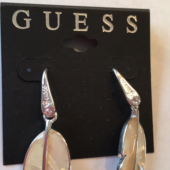 NWT Guess Feather Drop Design Earrings - Picture 2 of 4